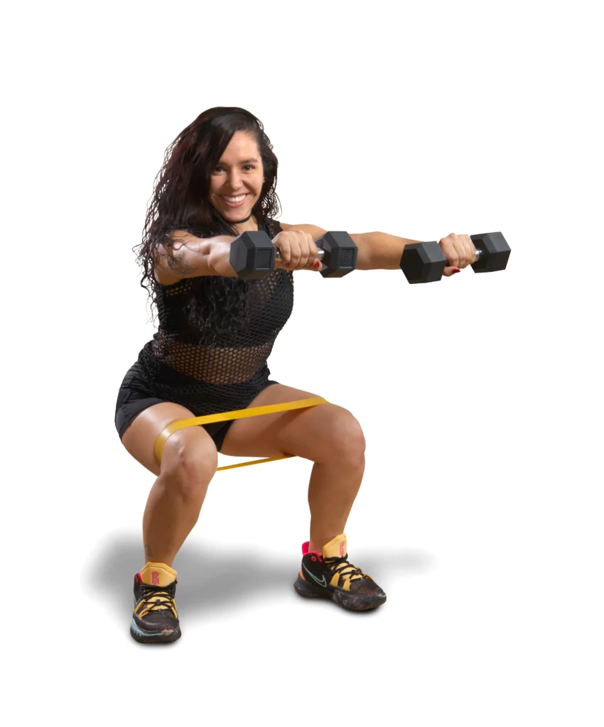 Instructora de clases virtuales haciendo Zumba Power desde casa